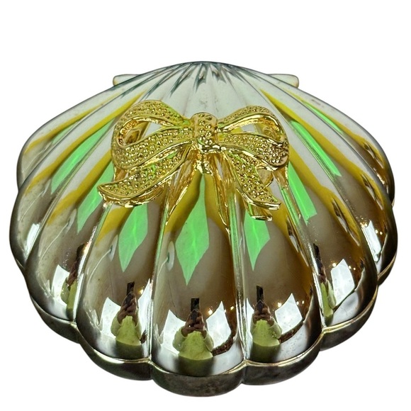 Vtg International Silver Company Small Shell Trinket Jewelry Box with Gold Bow - Picture 1 of 13